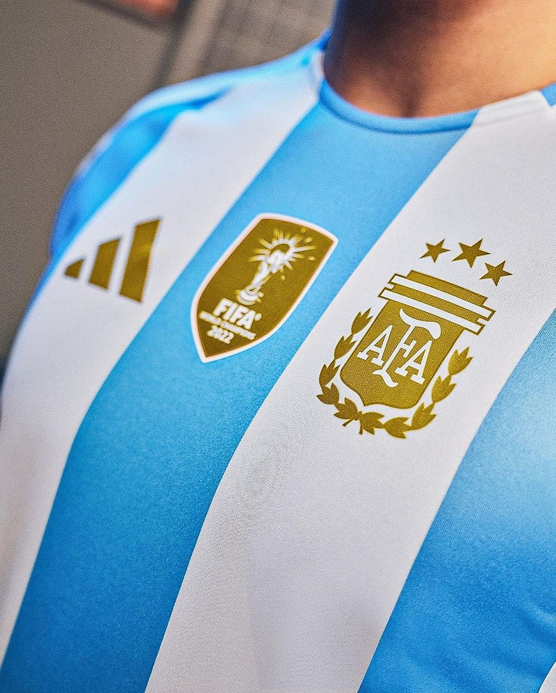 Camisa Seleção Argentina Home 2024 + Patch Campeão - Branca e Azul Manto do GOAT | Loja de Artigos Esportivos | Camisas de Futebol