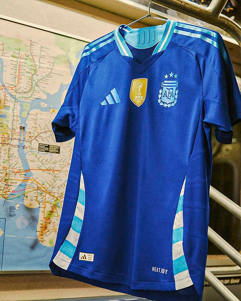 Camisa Argentina Away 2024 + Patch de Campeão - Azul Manto do GOAT | Loja de Artigos Esportivos | Camisas de Futebol