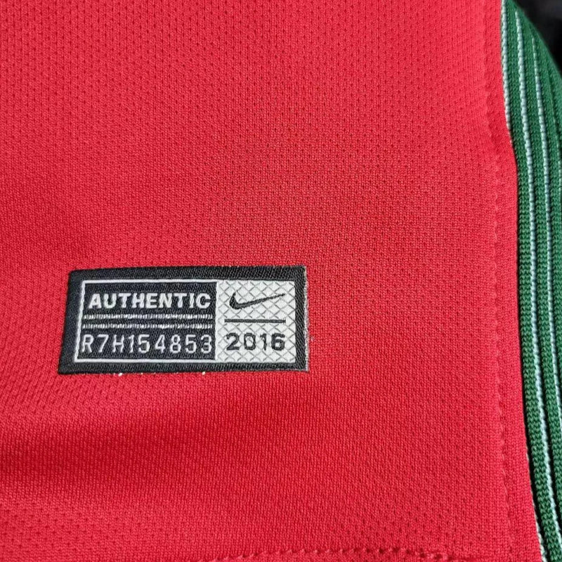 Camisa I Portugal Home Euro 2016  Manga Longa Retrô Nike - Vermelha

Comprar camisas de Portugal é na Manto do GOAT! Adquira a Camisa I Portugal Home Euro 2016 Manga Longa Retrô Nike - Vermelha! Ideal para torcedores de Portugal e fãs de Cristiano Ronaldo. Aproveite frete grátis e 5% de desconto no pagamento via PIX. Promoção pague 2 leve 3! Parcelamento: até 12x. Seja um GOAT! Acesse Agora!

Manto do GOAT | Loja de Artigos Esportivos | Camisas de Futebol