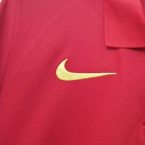 Comprar camisas de Portugal é na Manto do GOAT! Adquira a Camisa I Portugal Home Euro 2020 Retrô Nike - Vermelha! Ideal para torcedores de Portugal e fãs de Cristiano Ronaldo. Aproveite frete grátis e 5% de desconto no pagamento via PIX. Promoção pague 2 leve 3! Parcelamento: até 12x. Seja um GOAT! Acesse Agora!