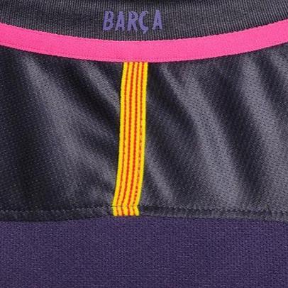 Camisa Retrô Barcelona Away 16/17 Torcedor Nike Masculina - Roxa - Manto do GOAT | Loja de Artigos Esportivos | Camisas de Futebol